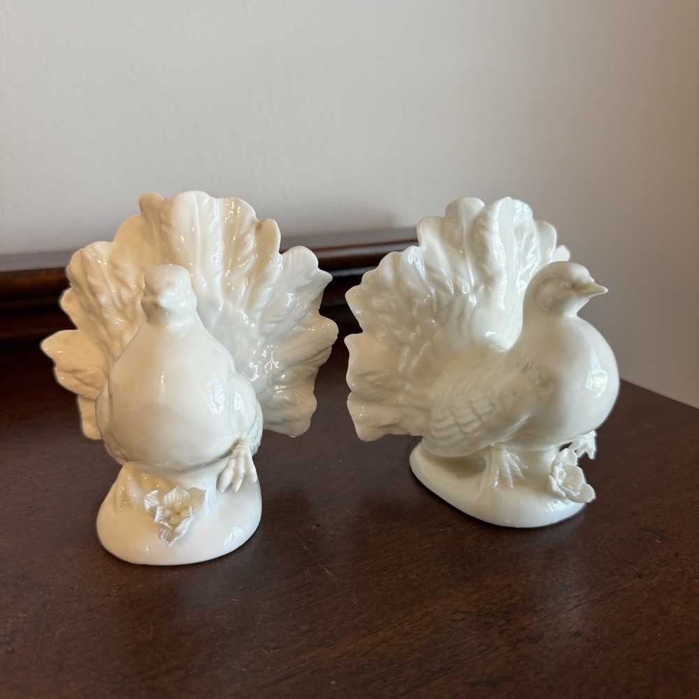 #6305, 2 - 4" Vintage Porcelain White Fantail Turtle Dove Figurines Pair Set